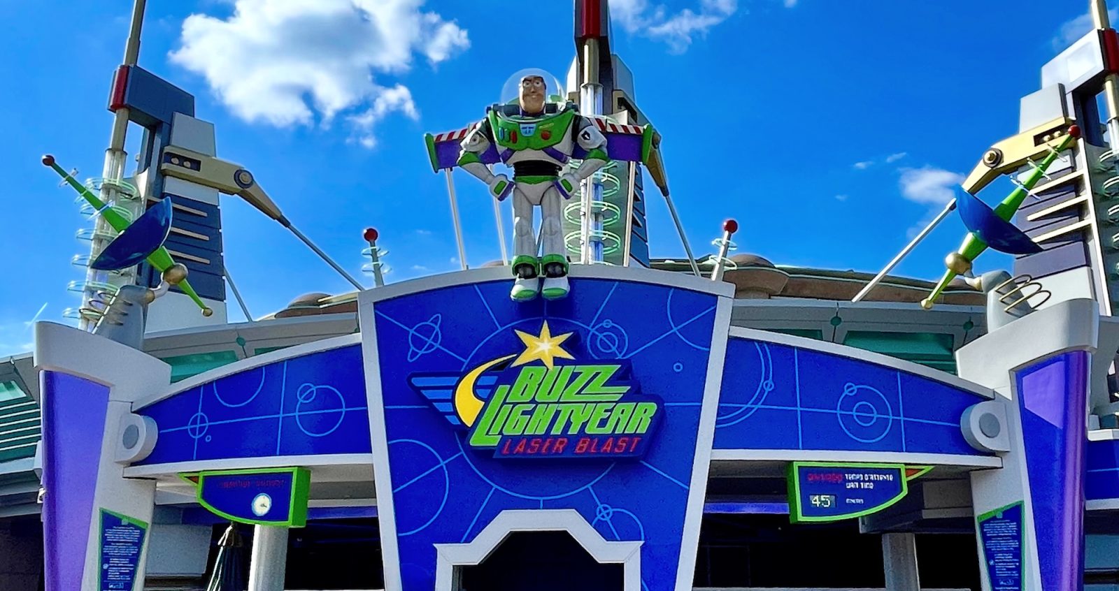 Attraction buzz lightyear l eclair Disneyland